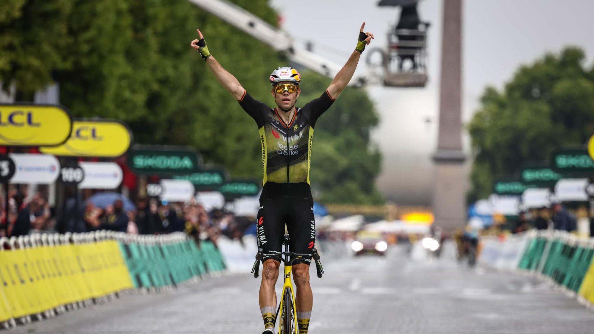 Klasikářská bouře v Paříži! Van Aert ovládl Montmartre, Pogačar králem Tour!